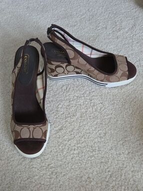 Nearly New Coach Sydney Signature Peep Toe Wedge Sandals In Brown & Tan
